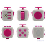 Fidget Cube, accessoire relaxant aux couleurs Berry