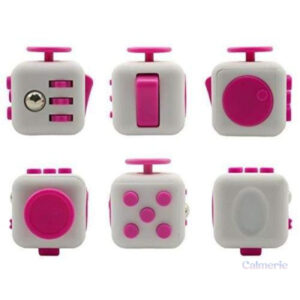 Fidget Cube, accessoire relaxant aux couleurs Berry