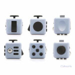 Accessoire fidget cube en blanc et noir, parfait pour les mains actives