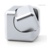Accessoire de bien-être Fidget Cube Spinner couleur argent