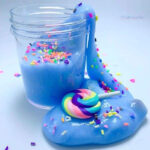 Slime coloré bleu, idéal pour les jeux sensoriels