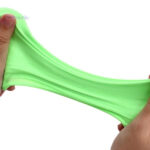 Slime vert flou, idéal pour les jeux sensoriels
