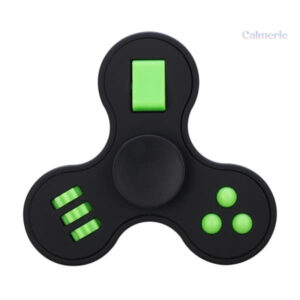 Main tenant un Hand Spinner Bouton, parfait pour se détendre