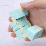 Cube fidget aux couleurs pastel pour un divertissement léger