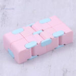 Fidget cube aux couleurs douces et apaisantes