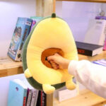 Avocat Kawaii en peluche, parfait pour la détente