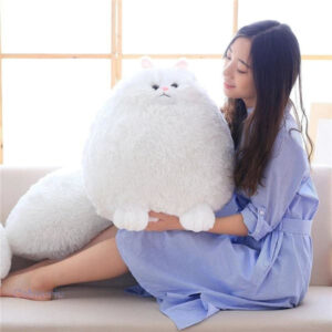 Gros chat en peluche, compagnon idéal pour se détendre