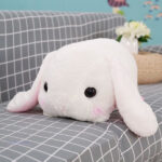 Jolie peluche lapin pour moments de détente