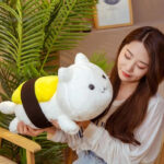 Détente assurée avec la peluche sushi cat