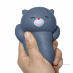 Jouet squishy adorable représentant un chat qui dort