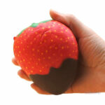 Détail du squishy fraise au chocolat