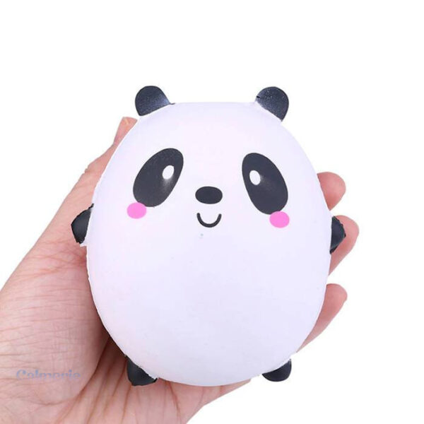Variation colorée du squishy panda mignon, souple et agréable