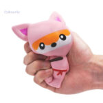 Jouet squishy représentant un renard ninja mignon