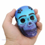 Détail du squishy Tête de Mort, design galaxie coloré